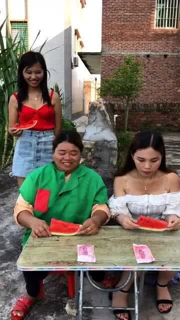 吃瓜比赛搞笑视频,吃瓜比赛搞笑视频盘点,笑料百出,欢乐无限 第2张 吃瓜比赛搞笑视频,吃瓜比赛搞笑视频盘点,笑料百出,欢乐无限 第2张